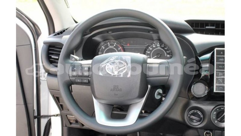Big with watermark toyota hilux iles import dubai 3380