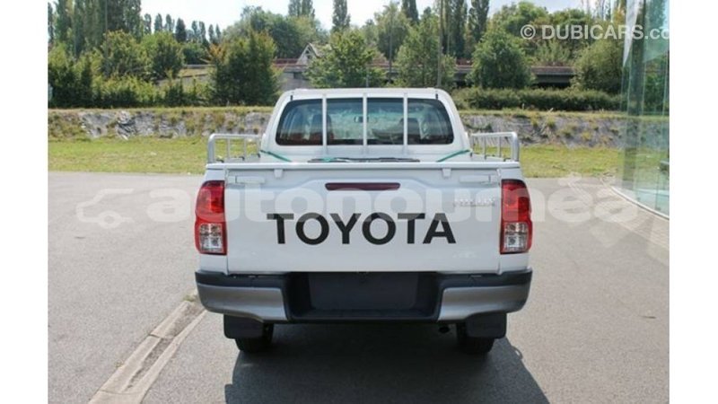 Big with watermark toyota hilux iles import dubai 3380