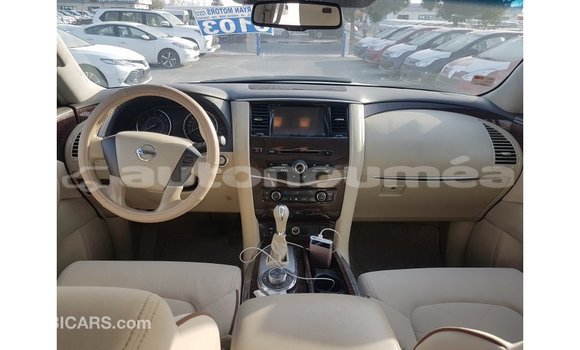 Buy Import Nissan Patrol White Car in Import - Dubai in Iles Buy Import Nissan Patrol White Car in Import - Dubai in Iles