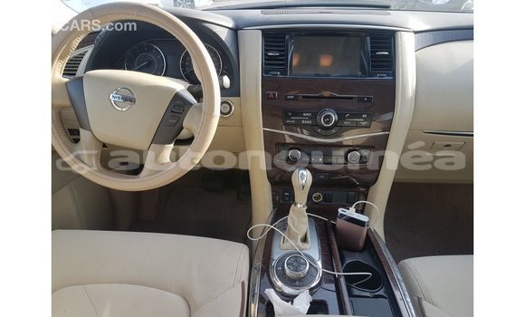 Buy Import Nissan Patrol White Car in Import - Dubai in Iles Buy Import Nissan Patrol White Car in Import - Dubai in Iles
