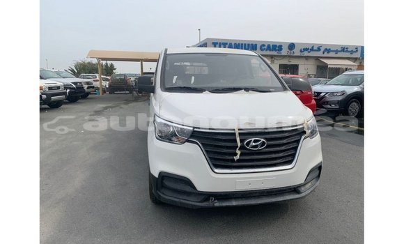 Buy Import Hyundai Cargo White Car in Import - Dubai in Iles Buy Import Hyundai Cargo White Car in Import - Dubai in Iles