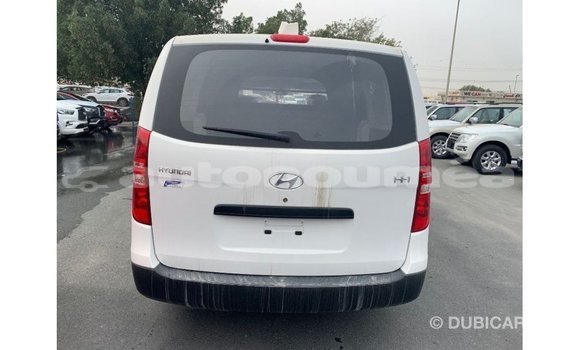 Buy Import Hyundai Cargo White Car in Import - Dubai in Iles Buy Import Hyundai Cargo White Car in Import - Dubai in Iles