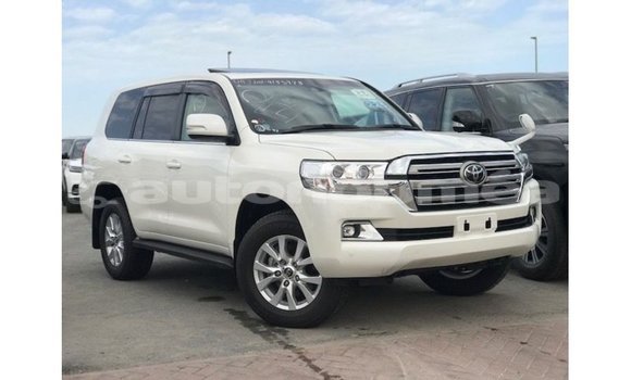Acheter Import Voiture Toyota Land Cruiser Blanc à Import - Dubai, Iles Acheter Import Voiture Toyota Land Cruiser Blanc à Import - Dubai, Iles