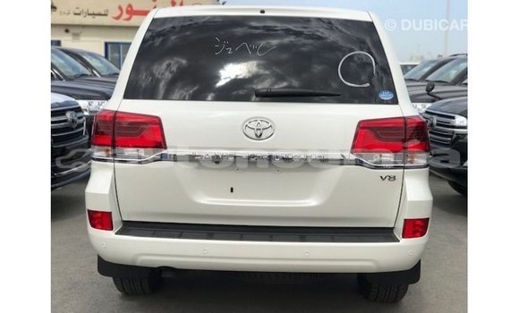 Acheter Import Voiture Toyota Land Cruiser Blanc à Import - Dubai, Iles Acheter Import Voiture Toyota Land Cruiser Blanc à Import - Dubai, Iles