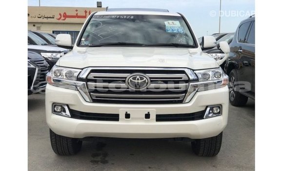 Acheter Import Voiture Toyota Land Cruiser Blanc à Import - Dubai, Iles Acheter Import Voiture Toyota Land Cruiser Blanc à Import - Dubai, Iles