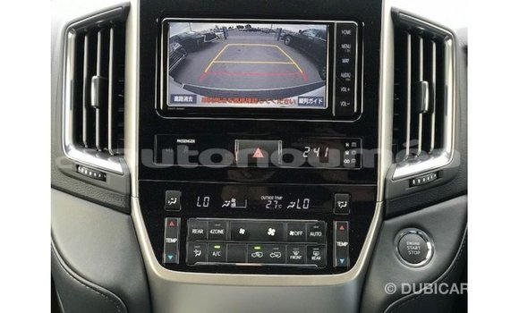 Acheter Import Voiture Toyota Land Cruiser Blanc à Import - Dubai, Iles Acheter Import Voiture Toyota Land Cruiser Blanc à Import - Dubai, Iles