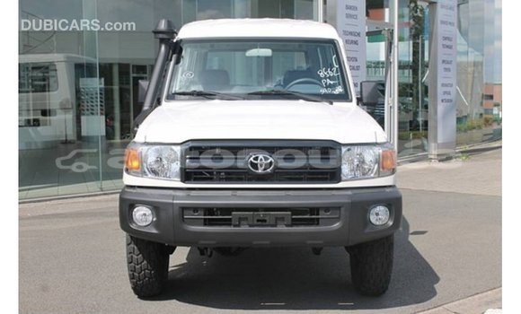 Buy Import Toyota Land Cruiser White Car in Import - Dubai in Iles Buy Import Toyota Land Cruiser White Car in Import - Dubai in Iles