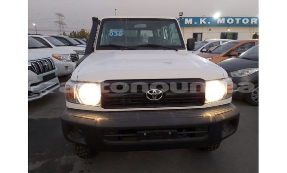 Acheter Import Voiture Toyota Land Cruiser Blanc à Import - Dubai, Iles Acheter Import Voiture Toyota Land Cruiser Blanc à Import - Dubai, Iles