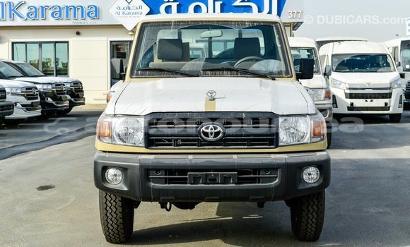 Acheter Import Voiture Toyota Land Cruiser Beige à Import - Dubai, Iles Acheter Import Voiture Toyota Land Cruiser Beige à Import - Dubai, Iles