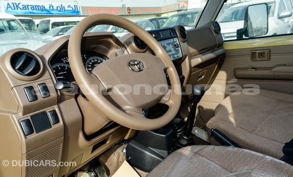 Acheter Import Voiture Toyota Land Cruiser Beige à Import - Dubai, Iles Acheter Import Voiture Toyota Land Cruiser Beige à Import - Dubai, Iles