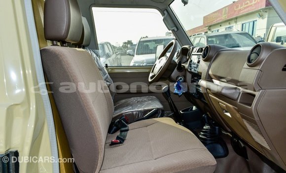 Acheter Import Voiture Toyota Land Cruiser Beige à Import - Dubai, Iles Acheter Import Voiture Toyota Land Cruiser Beige à Import - Dubai, Iles