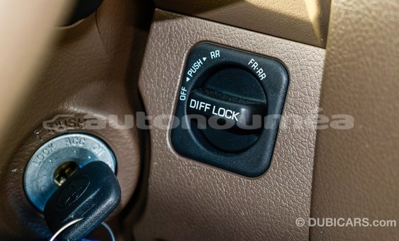Acheter Import Voiture Toyota Land Cruiser Beige à Import - Dubai, Iles Acheter Import Voiture Toyota Land Cruiser Beige à Import - Dubai, Iles