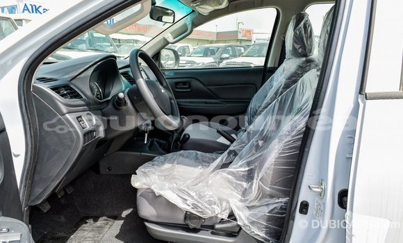 Acheter Import Voiture Mitsubishi L200 Blanc à Import - Dubai, Iles Acheter Import Voiture Mitsubishi L200 Blanc à Import - Dubai, Iles