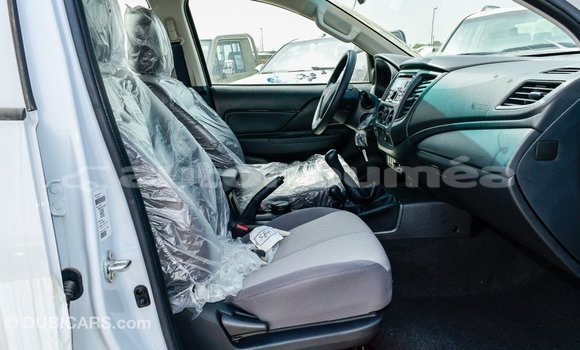 Acheter Import Voiture Mitsubishi L200 Blanc à Import - Dubai, Iles Acheter Import Voiture Mitsubishi L200 Blanc à Import - Dubai, Iles