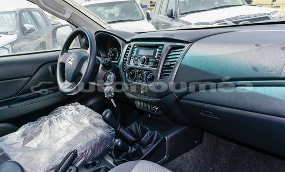 Acheter Import Voiture Mitsubishi L200 Blanc à Import - Dubai, Iles Acheter Import Voiture Mitsubishi L200 Blanc à Import - Dubai, Iles