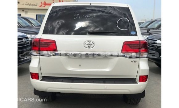 Acheter Import Voiture Toyota Land Cruiser Blanc à Import - Dubai, Iles Acheter Import Voiture Toyota Land Cruiser Blanc à Import - Dubai, Iles