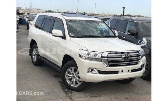 Acheter Import Voiture Toyota Land Cruiser Blanc à Import - Dubai, Iles Acheter Import Voiture Toyota Land Cruiser Blanc à Import - Dubai, Iles