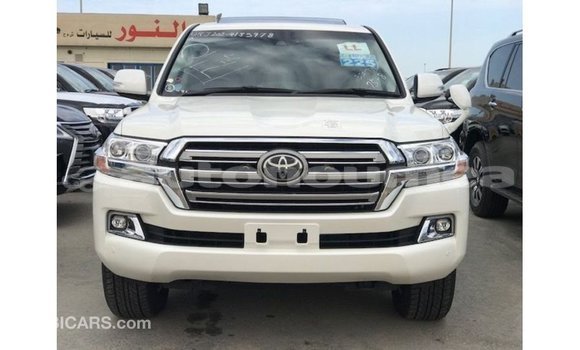 Acheter Import Voiture Toyota Land Cruiser Blanc à Import - Dubai, Iles Acheter Import Voiture Toyota Land Cruiser Blanc à Import - Dubai, Iles