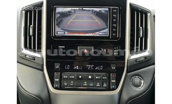 Acheter Import Voiture Toyota Land Cruiser Blanc à Import - Dubai, Iles Acheter Import Voiture Toyota Land Cruiser Blanc à Import - Dubai, Iles