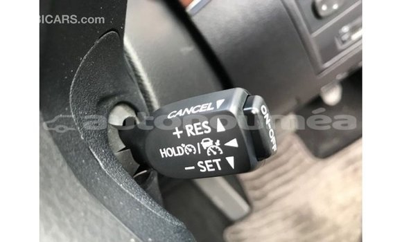 Acheter Import Voiture Toyota Land Cruiser Blanc à Import - Dubai, Iles Acheter Import Voiture Toyota Land Cruiser Blanc à Import - Dubai, Iles