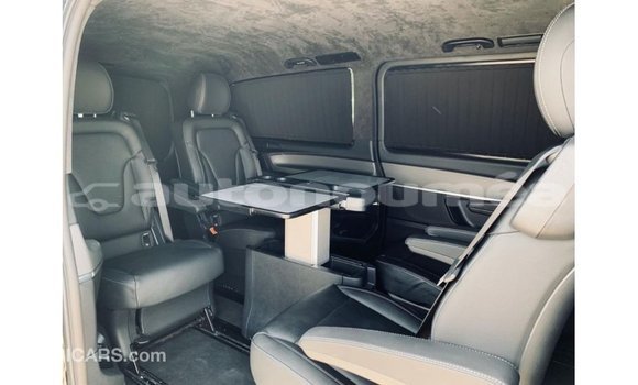 Acheter Import Voiture Mercedes-Benz 250 Noir à Import - Dubai, Iles Acheter Import Voiture Mercedes-Benz 250 Noir à Import - Dubai, Iles