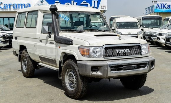 Acheter Import Voiture Toyota Land Cruiser Blanc à Import - Dubai, Iles Acheter Import Voiture Toyota Land Cruiser Blanc à Import - Dubai, Iles