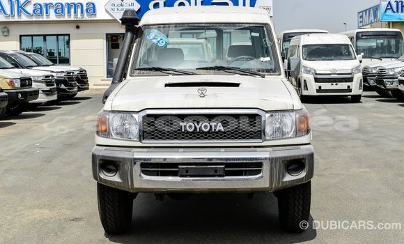 Acheter Import Voiture Toyota Land Cruiser Blanc à Import - Dubai, Iles Acheter Import Voiture Toyota Land Cruiser Blanc à Import - Dubai, Iles