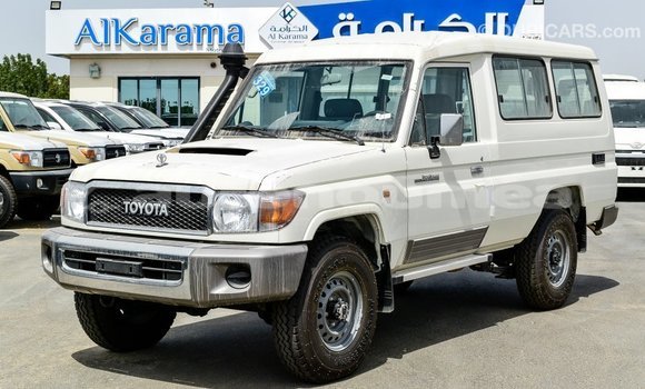 Acheter Import Voiture Toyota Land Cruiser Blanc à Import - Dubai, Iles Acheter Import Voiture Toyota Land Cruiser Blanc à Import - Dubai, Iles