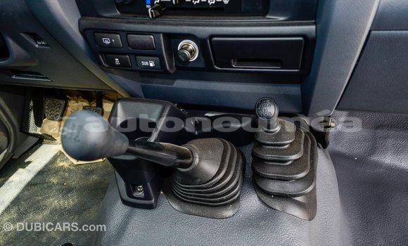 Acheter Import Voiture Toyota Land Cruiser Blanc à Import - Dubai, Iles Acheter Import Voiture Toyota Land Cruiser Blanc à Import - Dubai, Iles