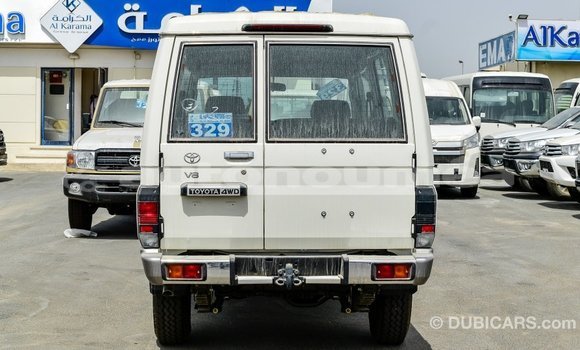 Acheter Import Voiture Toyota Land Cruiser Blanc à Import - Dubai, Iles Acheter Import Voiture Toyota Land Cruiser Blanc à Import - Dubai, Iles