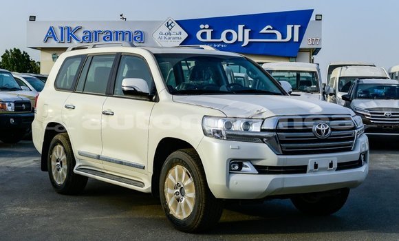 Acheter Import Voiture Toyota Land Cruiser Blanc à Import - Dubai, Iles Acheter Import Voiture Toyota Land Cruiser Blanc à Import - Dubai, Iles