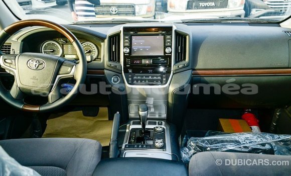 Acheter Import Voiture Toyota Land Cruiser Blanc à Import - Dubai, Iles Acheter Import Voiture Toyota Land Cruiser Blanc à Import - Dubai, Iles