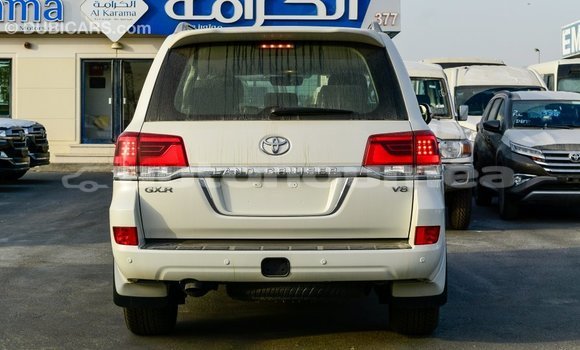 Acheter Import Voiture Toyota Land Cruiser Blanc à Import - Dubai, Iles Acheter Import Voiture Toyota Land Cruiser Blanc à Import - Dubai, Iles
