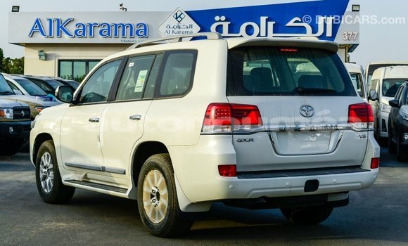 Acheter Import Voiture Toyota Land Cruiser Blanc à Import - Dubai, Iles Acheter Import Voiture Toyota Land Cruiser Blanc à Import - Dubai, Iles