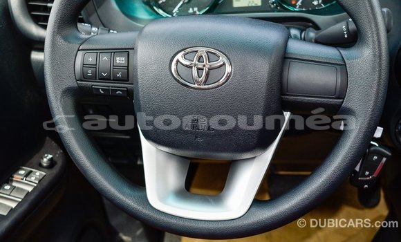 Acheter Import Voiture Toyota Hilux Blanc à Import - Dubai, Iles Acheter Import Voiture Toyota Hilux Blanc à Import - Dubai, Iles