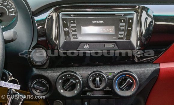 Acheter Import Voiture Toyota Hilux Blanc à Import - Dubai, Iles Acheter Import Voiture Toyota Hilux Blanc à Import - Dubai, Iles