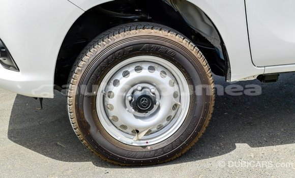 Acheter Import Voiture Toyota Hilux Blanc à Import - Dubai, Iles Acheter Import Voiture Toyota Hilux Blanc à Import - Dubai, Iles