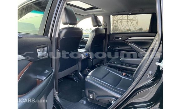 Acheter Import Voiture Toyota Highlander Noir à Import - Dubai, Iles Acheter Import Voiture Toyota Highlander Noir à Import - Dubai, Iles