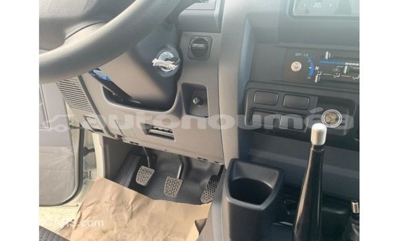 Buy Import Toyota Land Cruiser White Car in Import - Dubai in Iles Buy Import Toyota Land Cruiser White Car in Import - Dubai in Iles