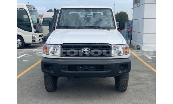 Buy Import Toyota Land Cruiser White Car in Import - Dubai in Iles Buy Import Toyota Land Cruiser White Car in Import - Dubai in Iles