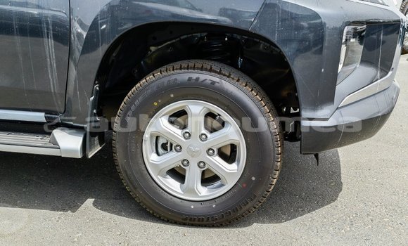 Buy Import Mitsubishi L200 Black Car in Import - Dubai in Iles Buy Import Mitsubishi L200 Black Car in Import - Dubai in Iles