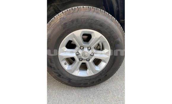 Buy Import Toyota HiAce White Truck in Import - Dubai in Iles Buy Import Toyota HiAce White Truck in Import - Dubai in Iles