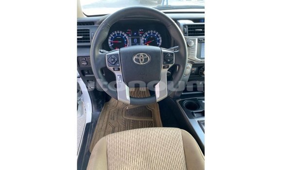 Buy Import Toyota HiAce White Truck in Import - Dubai in Iles Buy Import Toyota HiAce White Truck in Import - Dubai in Iles