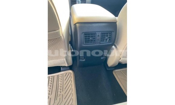 Buy Import Toyota HiAce White Truck in Import - Dubai in Iles Buy Import Toyota HiAce White Truck in Import - Dubai in Iles