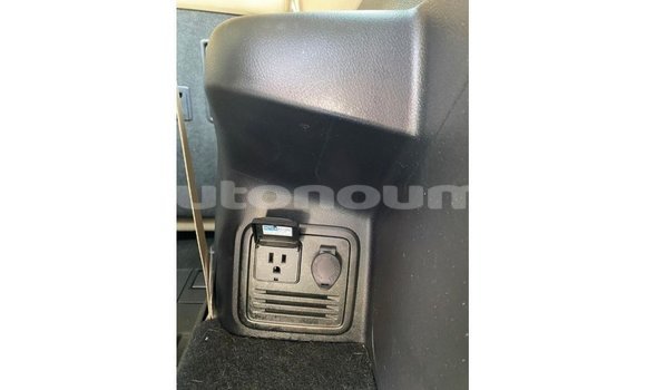 Buy Import Toyota HiAce White Truck in Import - Dubai in Iles Buy Import Toyota HiAce White Truck in Import - Dubai in Iles