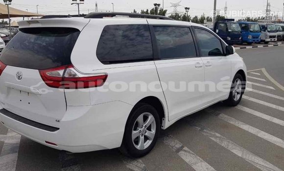 Acheter Import Voiture Toyota Sienna Blanc à Import - Dubai, Iles Acheter Import Voiture Toyota Sienna Blanc à Import - Dubai, Iles