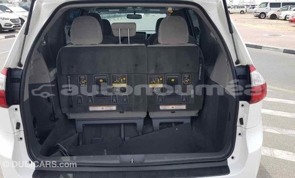 Acheter Import Voiture Toyota Sienna Blanc à Import - Dubai, Iles Acheter Import Voiture Toyota Sienna Blanc à Import - Dubai, Iles