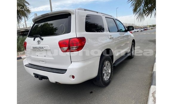 Buy Import Toyota Sequoia White Car in Import - Dubai in Iles Buy Import Toyota Sequoia White Car in Import - Dubai in Iles