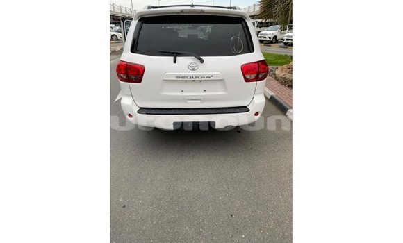 Buy Import Toyota Sequoia White Car in Import - Dubai in Iles Buy Import Toyota Sequoia White Car in Import - Dubai in Iles
