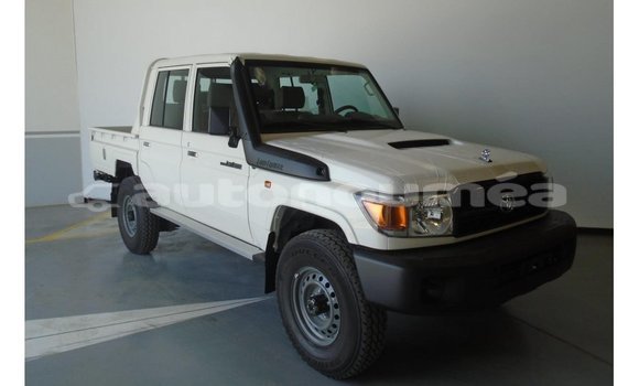 Acheter Import Voiture Toyota Land Cruiser Blanc à Import - Dubai, Iles Acheter Import Voiture Toyota Land Cruiser Blanc à Import - Dubai, Iles